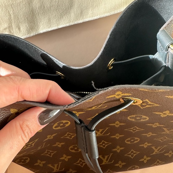 Louis Vuitton Neonoe Bucket Bag - Picture 8 of 11